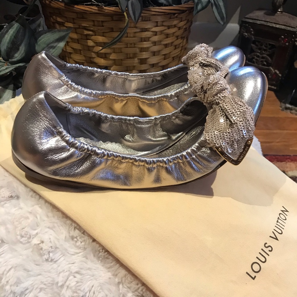 Louis Vuitton Metallic Leather Amulet Flats - Picture 2 of 15